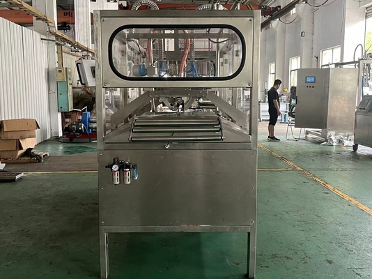 Relleno BIB aséptico automático completo para una bolsa continua de 2L / 10L / 20L en una caja de jugo / leche / máquina de llenado de aceite con PLC