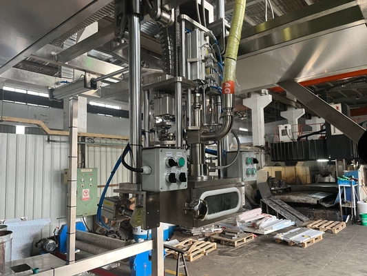 Máquina de llenado de doble cabeza de alto rendimiento personalizada 20-1000l BID Bolsa en tambor llenador aséptico llenador de caja de toneladas para fábrica de bebidas lácteas