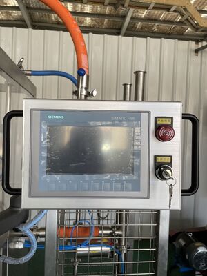 Personalice el sistema de llenado aséptico con sistema operativo PLC que ofrece una solución de llenado estéril para las industrias farmacéutica y médica.