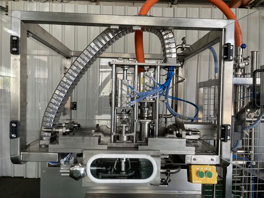 Personalice el sistema de llenado aséptico con sistema operativo PLC que ofrece una solución de llenado estéril para las industrias farmacéutica y médica.