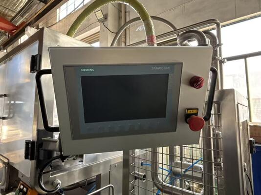 Precisión ± 0,5 por ciento Máquina de llenado de bolsas en cajas que opera a una presión de aire de 0,6 a 0,8 MPa Ideal para una distribución de líquidos precisa